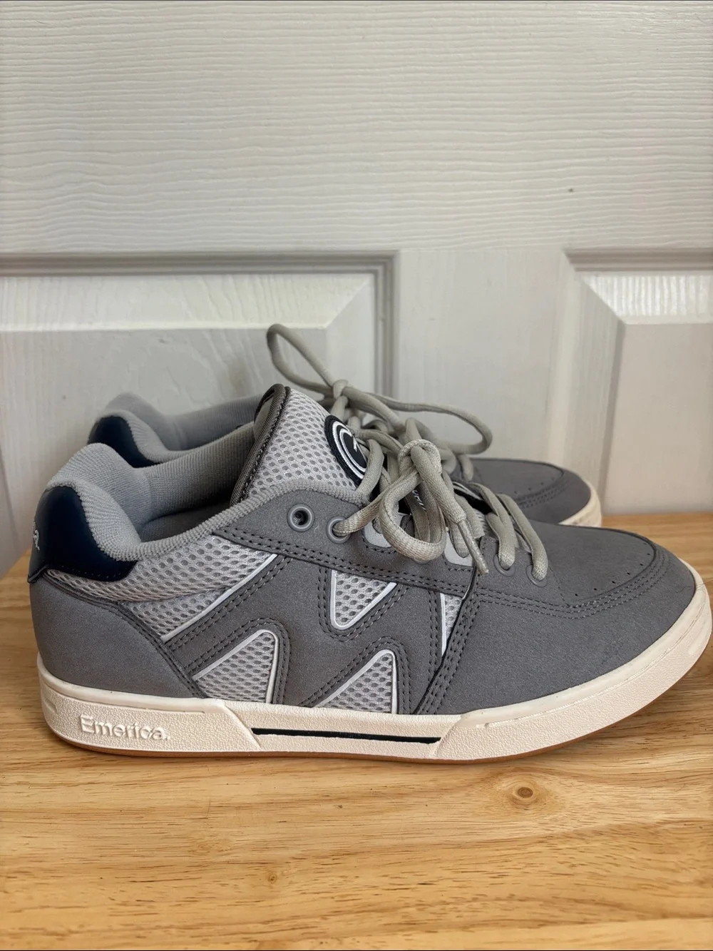 Emerica Grey Sueded Skate Sneakers with Navy Heel size 9.5 skateboard sk8 skater